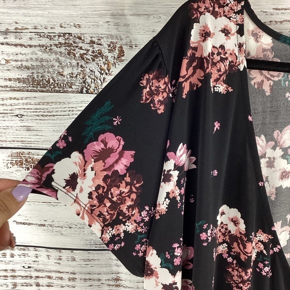 TORRID PLUS SIZE 3 3X WRAP TOP BLACK FLORAL BLOUSE FALL SPRING GUC - Picture 7 of 10